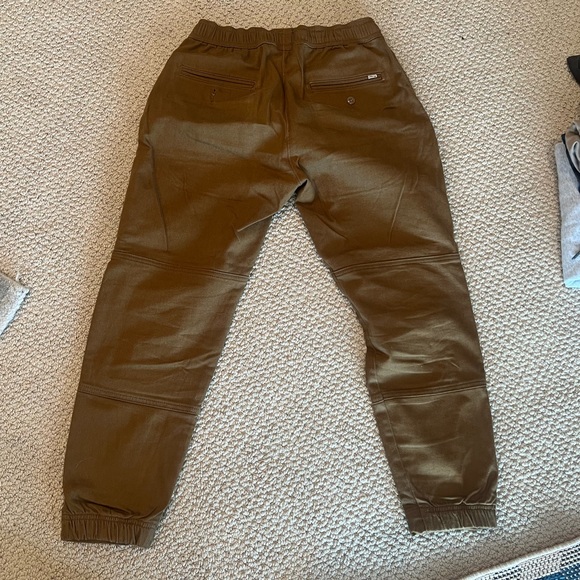 Levi’s Cargo Half Jogger Pants - Picture 3 of 4